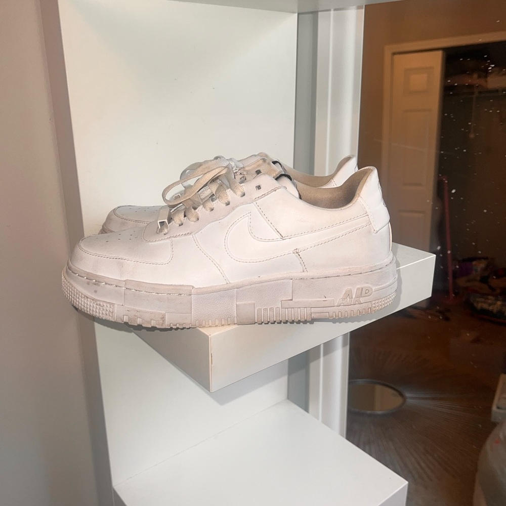 Nike Air Force pixel 1